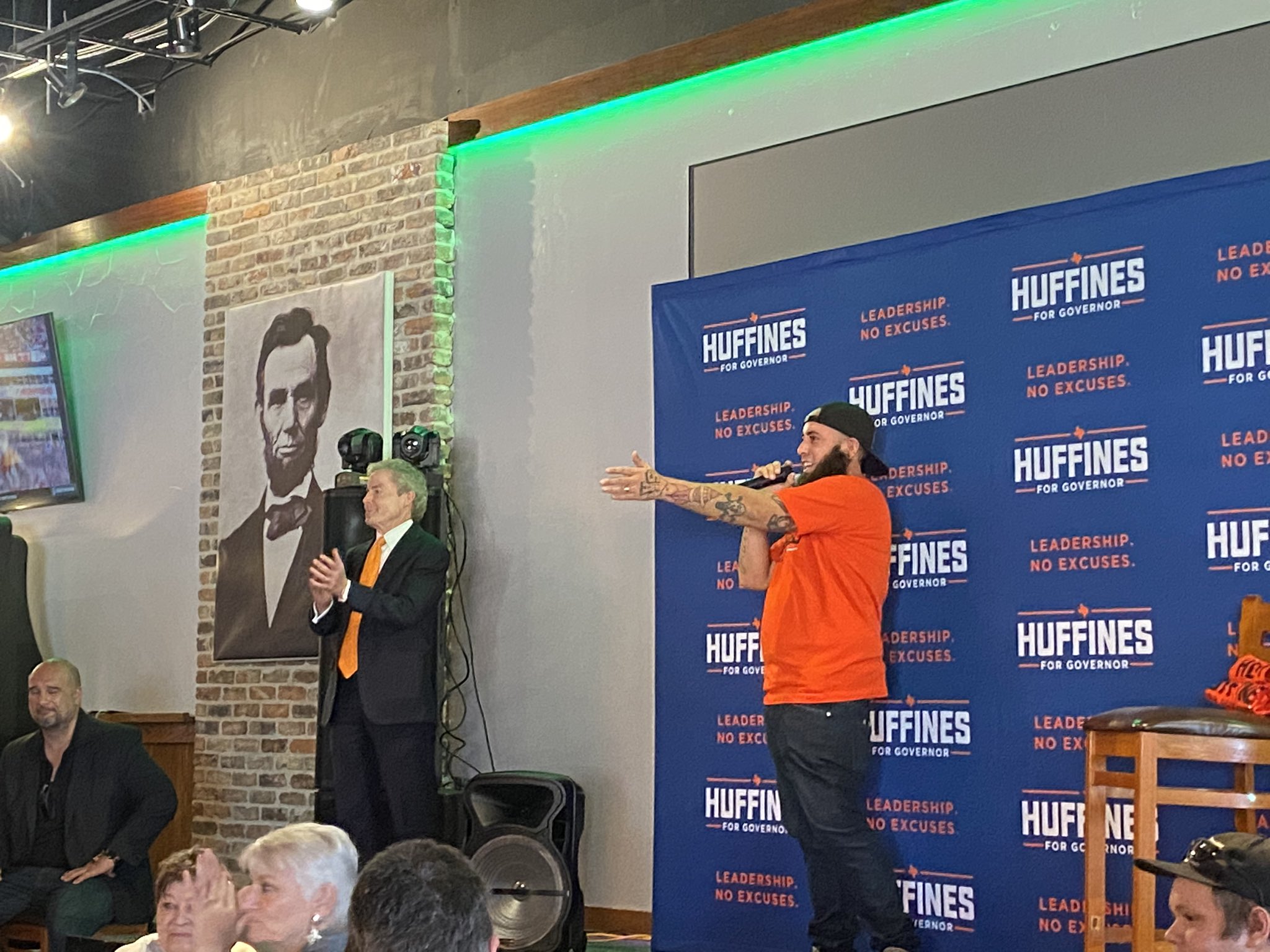 FMG_P1iXIAAtmyc?format=jpg&name=large