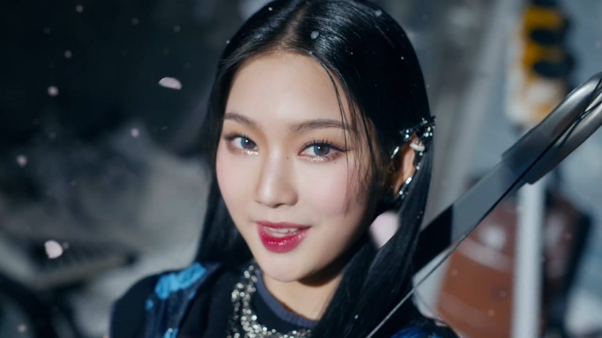 picsofisa's tweet photo. RUN2U (2022) https://t.co/PKMYsrIxbn