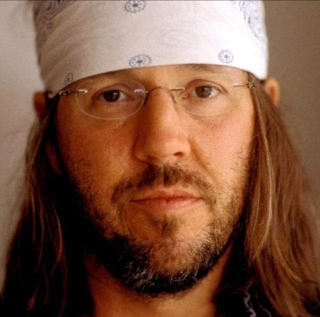 TelegraphBlog's tweet photo. Oggi David Foster Wallace avrebbe compiuto sessant'anni #DFW60 https://t.co/GAgAU3GefS