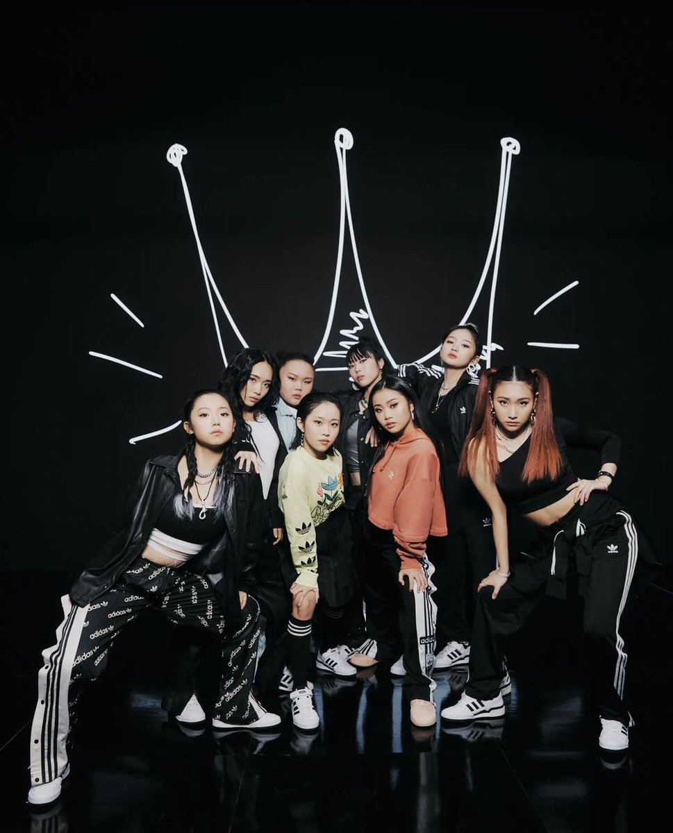 [PHOTO] TURNS, NEWNION Simmon, AMAZON Hyerim &amp; K.L.W.C. Jimin for Adidas - Korea

[TEAM YGX x TEAM WAYB x TEAM LACHICA] 
📌instagram.com/p/CaOojzbPURf/…