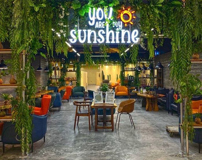 This huge salon offers absolute privacy and serves Korean-Western fusion food that's intriguing: dv.sg/6MlKg #youaremysunshine #hairsalon #hairsalonreview #salonreview #hairsalonsg