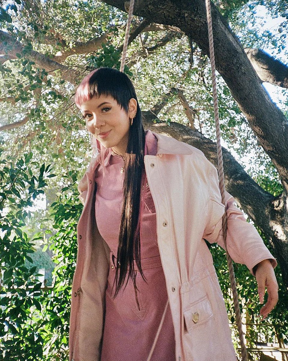 martinezmcharts's tweet photo. In recent interview Melanie Martinez shared info about her third and upcoming album:
- There will be 13 songs + deluxe version
- The movie will be released after the album (not simultaneously)
- She will release a single this spring along with a music video
+ https://t.co/ubBSjmbTwp