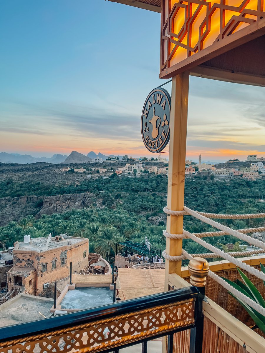 "هجرتك حتّى قيل لا يعرف الهوى 
وزرتك حتّى قيل ليس له صبرُ ."
#لا_يعرف_الهوى
#مساء_الخير