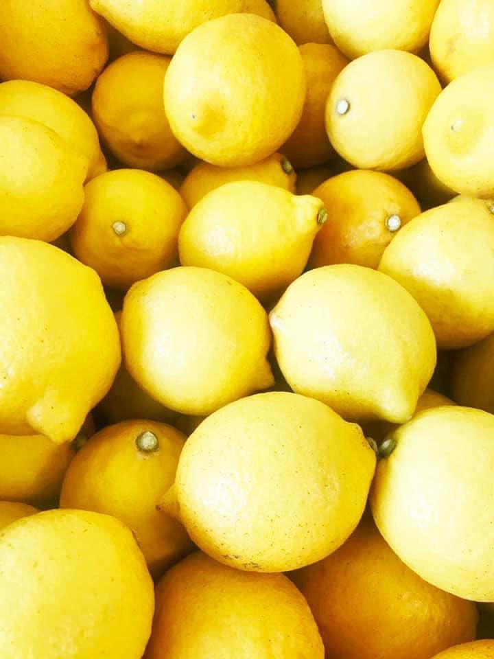 こだわり麺や すでにお気付きの方もいらっしゃるかと思いますが 期間限定で香川県産レモンが入荷しています 減農薬で愛情たっぷり育てられたレモンは 少々キズがあったり 小ぶりだったりしますが それも個性 予告なく終了する場合がございますので