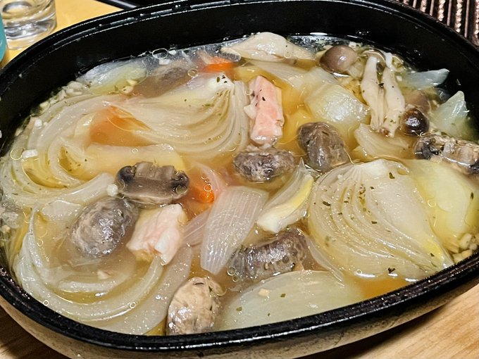 ダッチオーブンでポトフ、めちゃめちゃうまく仕上がりましたん 