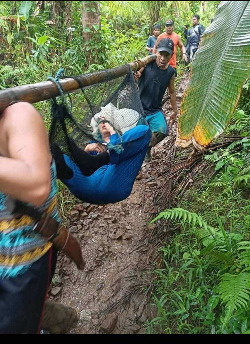 3rdAnnePeralta's tweet photo. A policeman was killed while two others were injured after the H125 Airbus with registry number RP9710 of the PNP crashed in Real, Quezon on Monday morning @sunstaronline 

📸PNP https://t.co/bcwg2od3zP