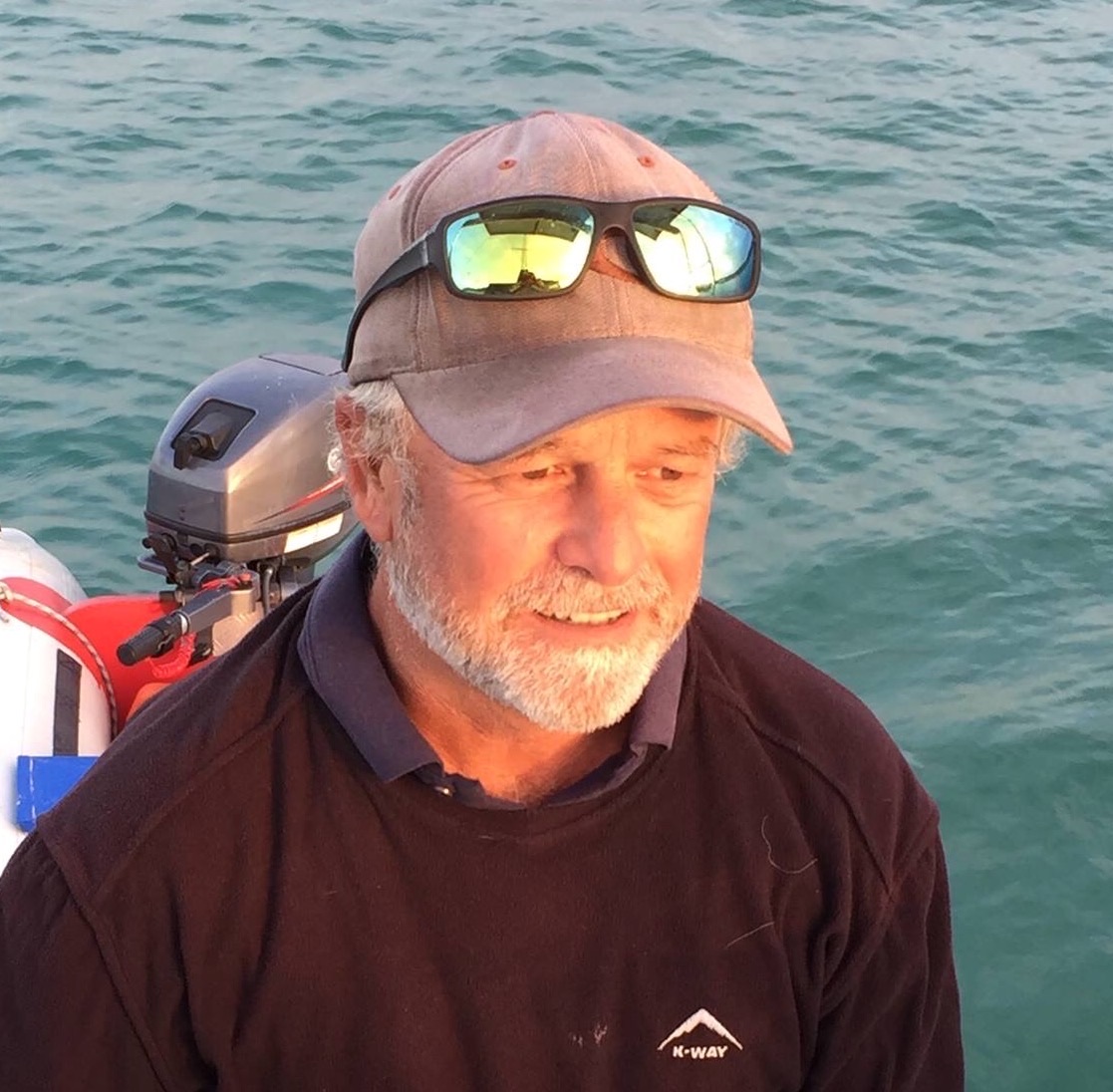 Verstay_Radios's tweet photo. URGENT REQUIREMENT!!!
Jeremy Bagshaw (from Simonstown 🇿🇦) will soon be embarking on the old school Golden Globe Non-Stop Singlehanded Around the World Yacht Race⛵️ The only handset allowed for Emergency Use is the IRIDIUM 9555. Can you help? DM us a.s.a.p. #yachtrace #twowayradio https://t.co/UmTQiuAC5T