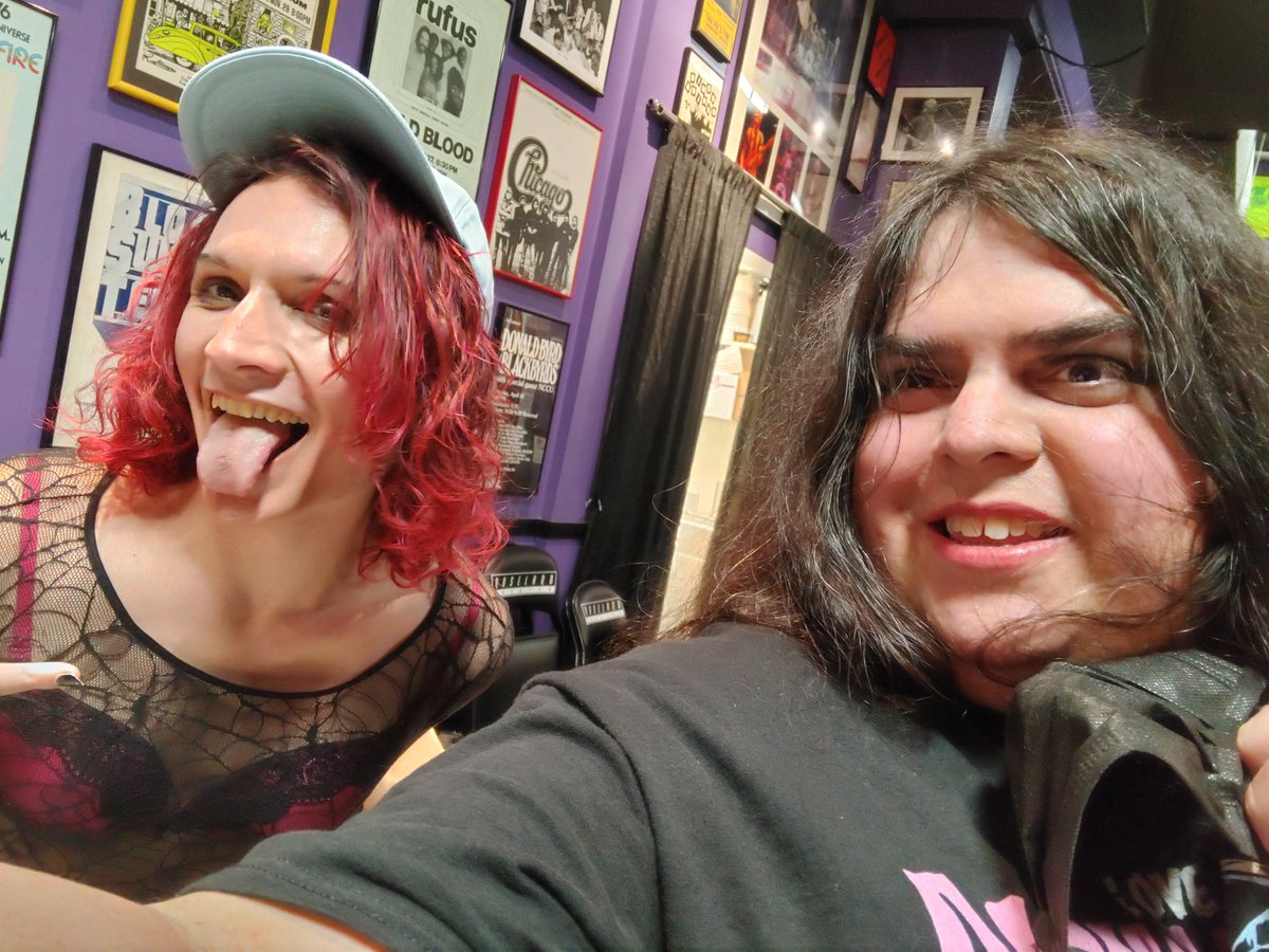 DatFirePrincess's tweet photo. Match of the night between Bussy and PAXXX Americana
Thanks for taking a selfie with me @darksheikftf !
#Roseland2 #PrestigeRoseland2 @WrestlePrestige https://t.co/9xBEcwm6qe