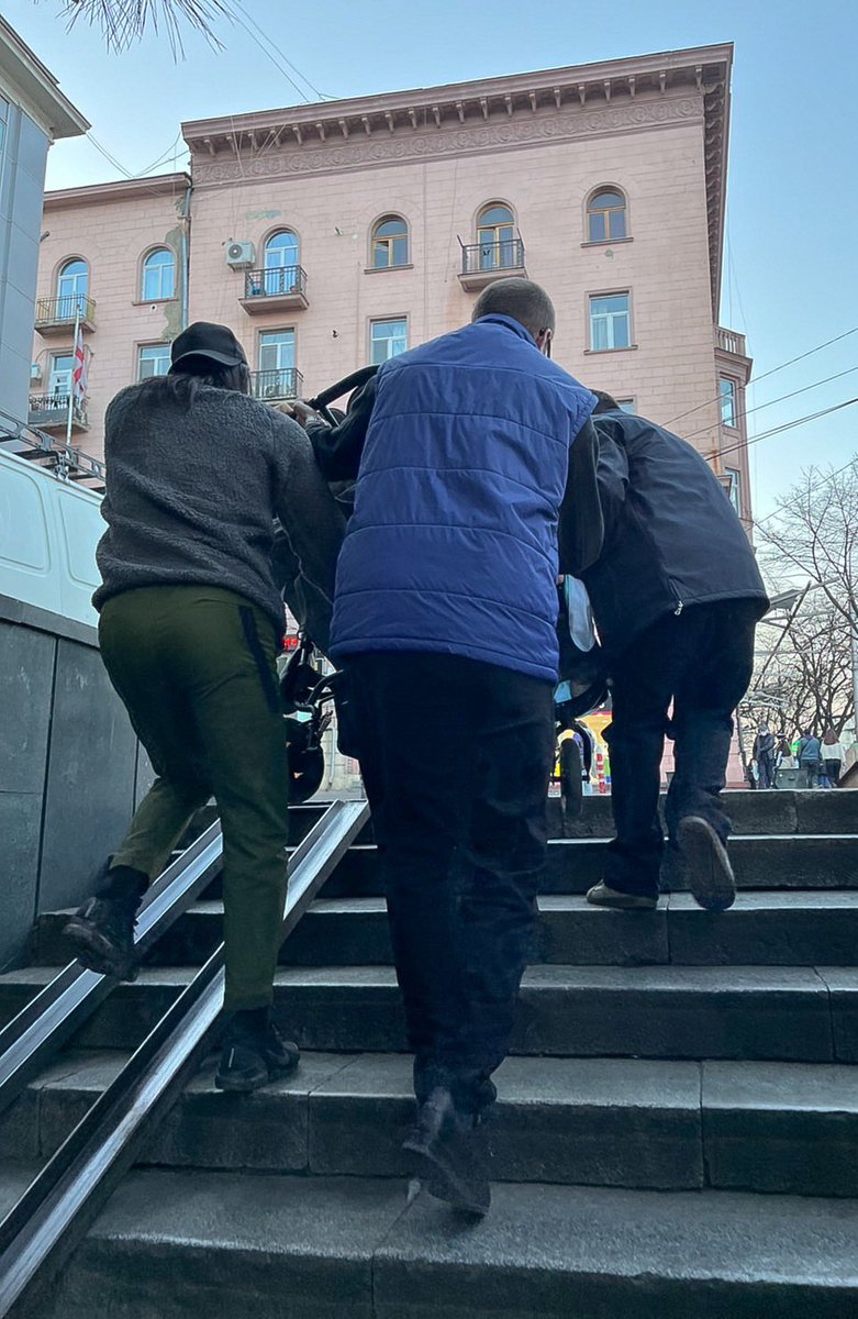 🇬🇪ジョージアの日常
町全体が家族みたい。
ジョージア最大の魅力は間違いなく人！
#Georgia  
#ジョージア