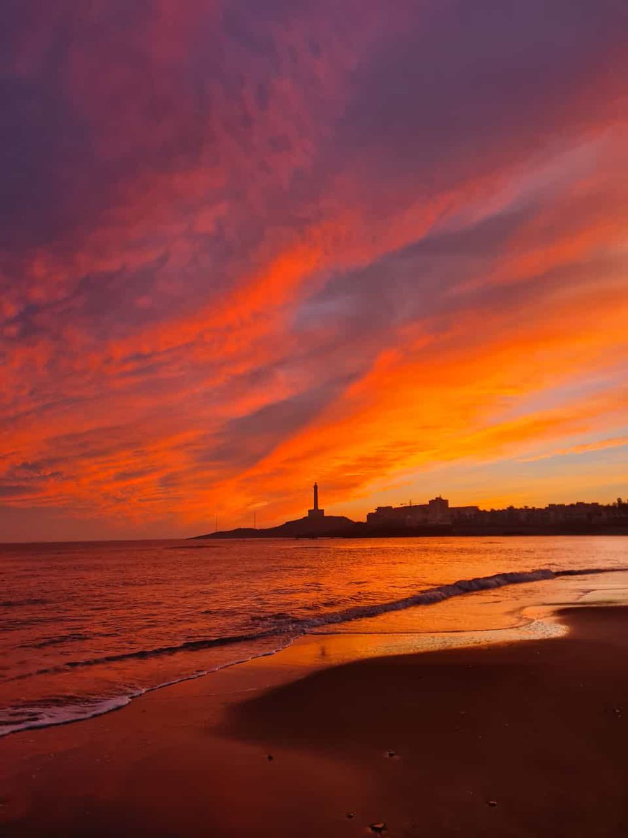 Mirad cómo ha amanecido hoy en Cabo de Palos. ¿No es maravilloso? ¡Qué tierra tenemos! Es increíble. Gracias a @gito_ct  por la fotografía.