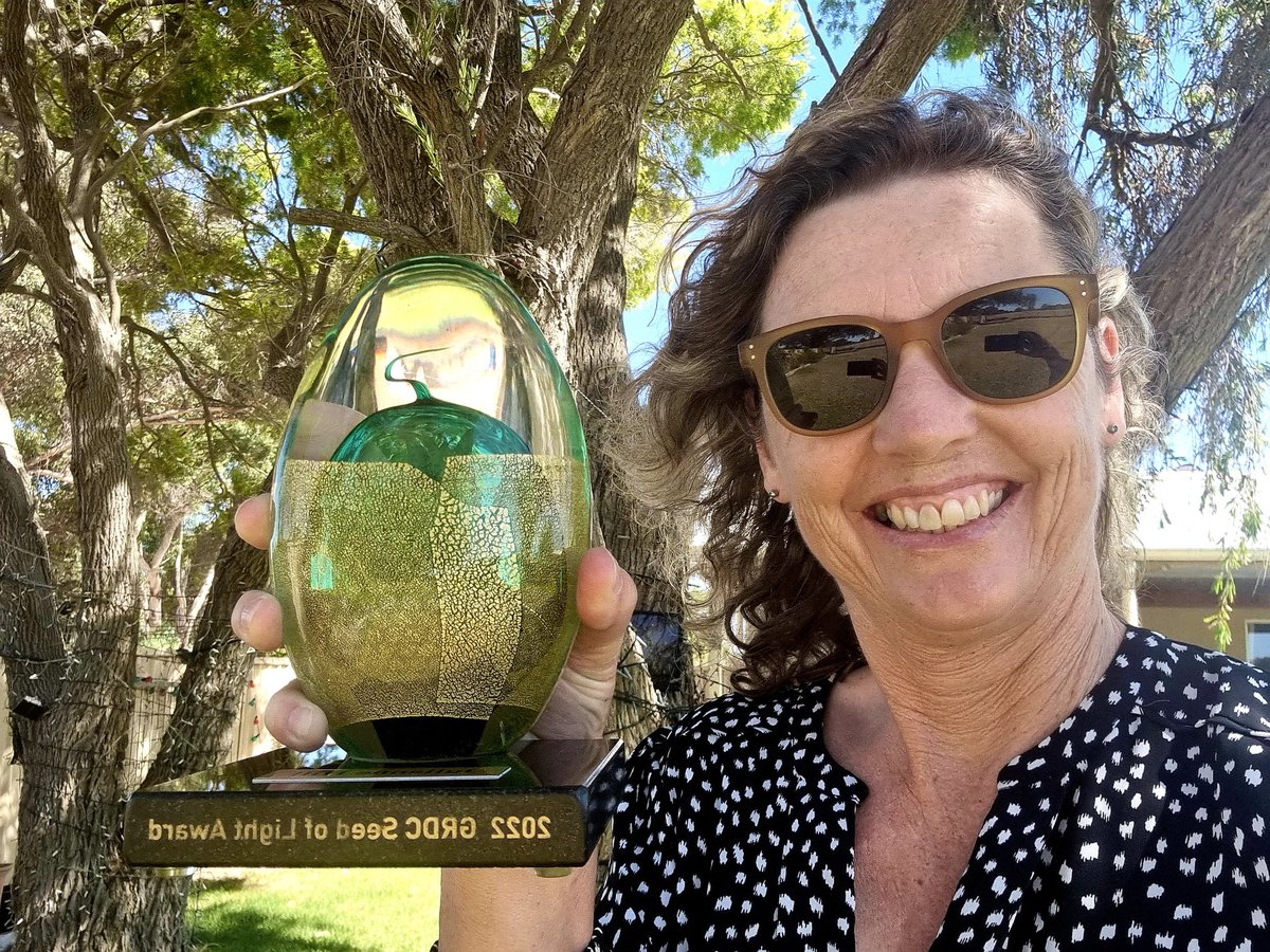 Julianne Hill tweet media