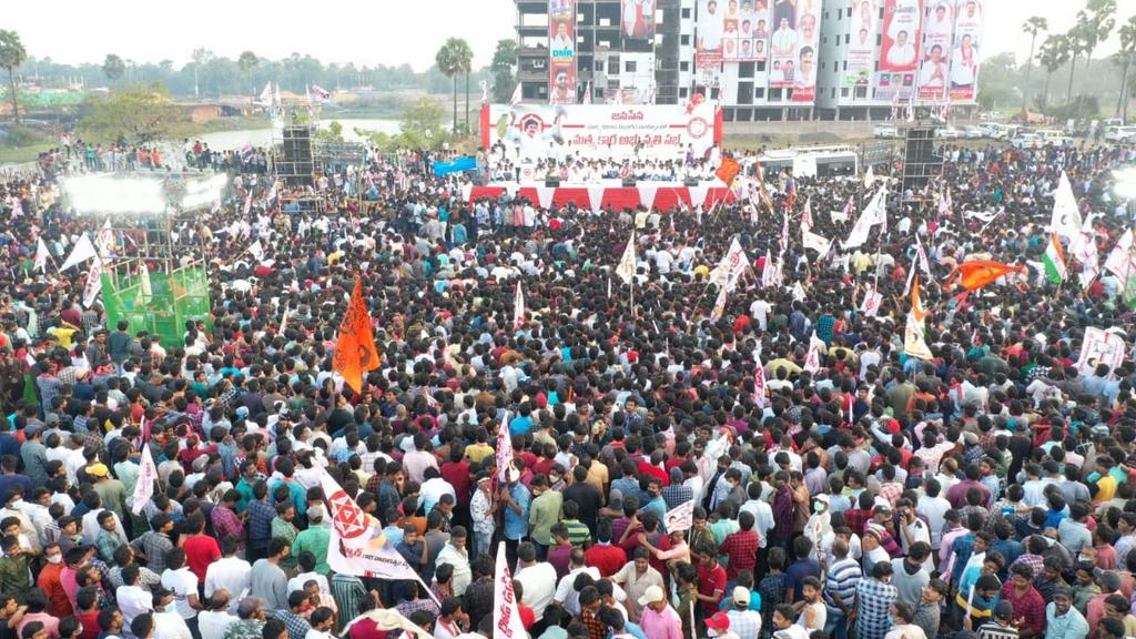PawanismHolics's tweet photo. సుమారు 5లక్షలకు పైగా జనం వచ్చారు. మార్పు కోరుకుని వచ్చిన జనం .2024 లో నరసాపురం జనసేన ఎమ్మెల్యే పక్క సీటు. ఇదే అందరి మాట ❤✊🙏

#JSPForAP_Fishermen
https://t.co/bwgEHb9TaR https://t.co/Dj2ejUKVqk