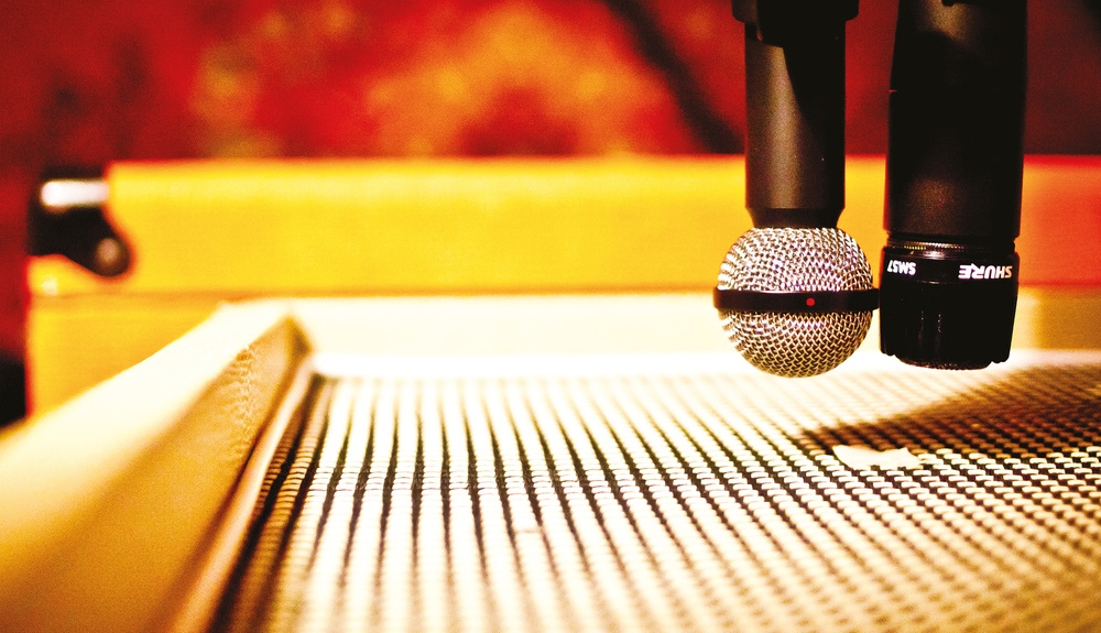 soundonsoundmag's tweet photo. When and why might you use more than one microphone to capture classic electric guitar sounds? SOS Executive Editor Paul White explained more in the Oct 2021 edition 

https://t.co/JXXUXOnJck

#mics #microphone #recordingguitar #recording #homerecording #recordingessentials https://t.co/7VZuIzu5EY