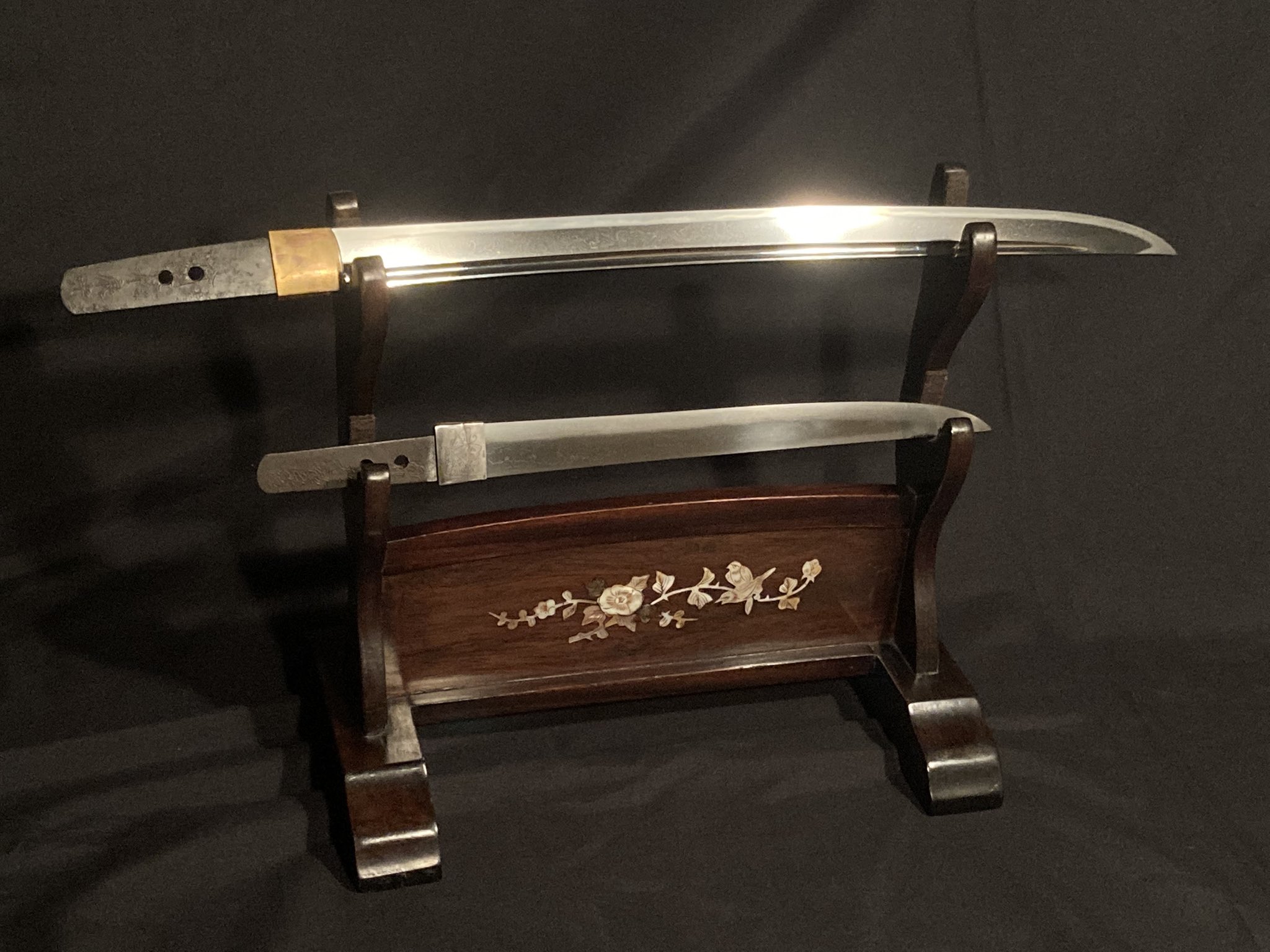 こじろー ﾏｶﾀﾞﾐｱﾅｯﾂ男爵 日本刀 刀 刀剣 刀剣乱舞 備前長船 備前刀 長船物 日本刀はいいぞ 毎回似たようなアングルですが 脇差 銘 備州長船康光 短刀 銘 備州長船祐定作 T Co Nltvwdjqut Twitter