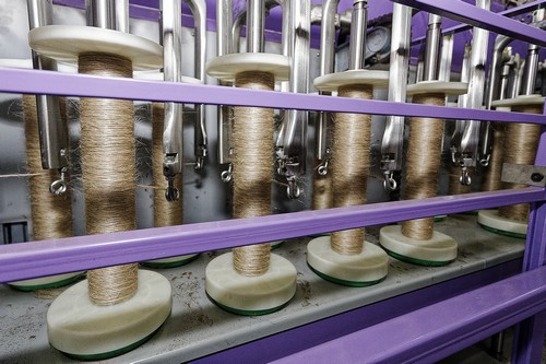 presse_30's tweet photo. Natup Fibres a étiré le premier fil en lin mouillé 100% made in France - #saintmartindutilleul
#Natup #fibres #lin #filature #lin #LeParisien #Eure #Normandie https://t.co/grQRmwBKvQ