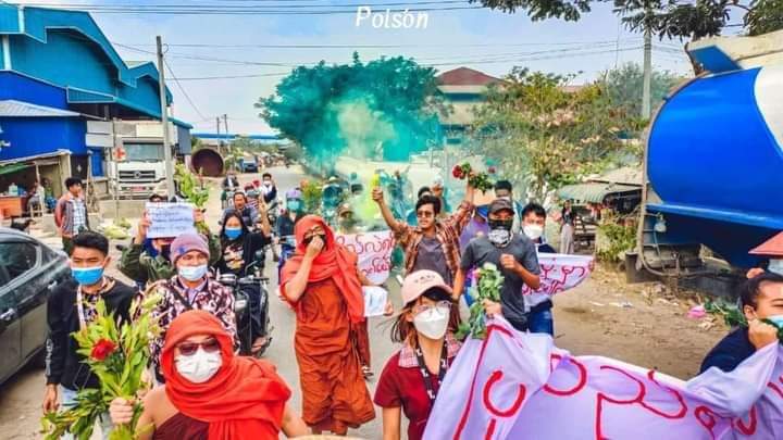 The protestors from Mandalay continues their march with Aung Thapyay flowers in their hands to root out the fascist terrorists.

#GenocidalMilitary #2022Feb21Coup
#WhatsHappeningInMyanmar
#ICJ_BringSACToJustice