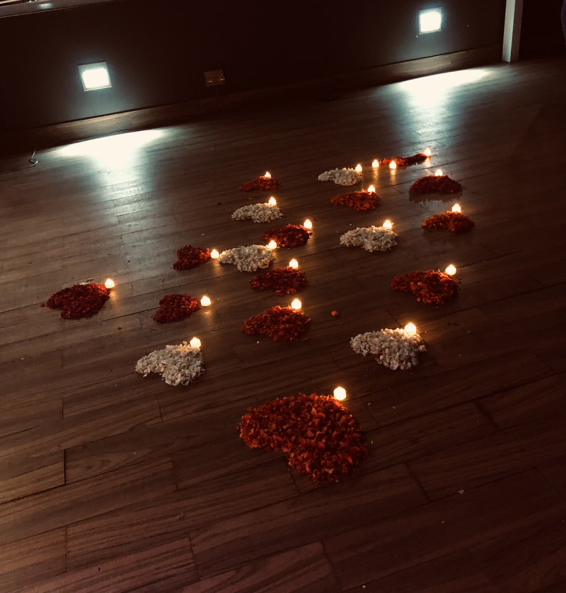 uriscollections's tweet photo. Is there a special woman u love in your life? Do u want to remind her how much she means to u?  @uris_collections  we are here for u 🥰
Whether she’s yo wife, girlfriend, or life partner, she’ll always appreciate knowing how loved she is! https://t.co/1U1vrTjS50