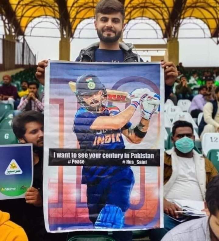 shoaib100mph's tweet image. Someone spreading love at the #GaddafiStadium. 
#PSL7 #Pakistan #ViratKohli