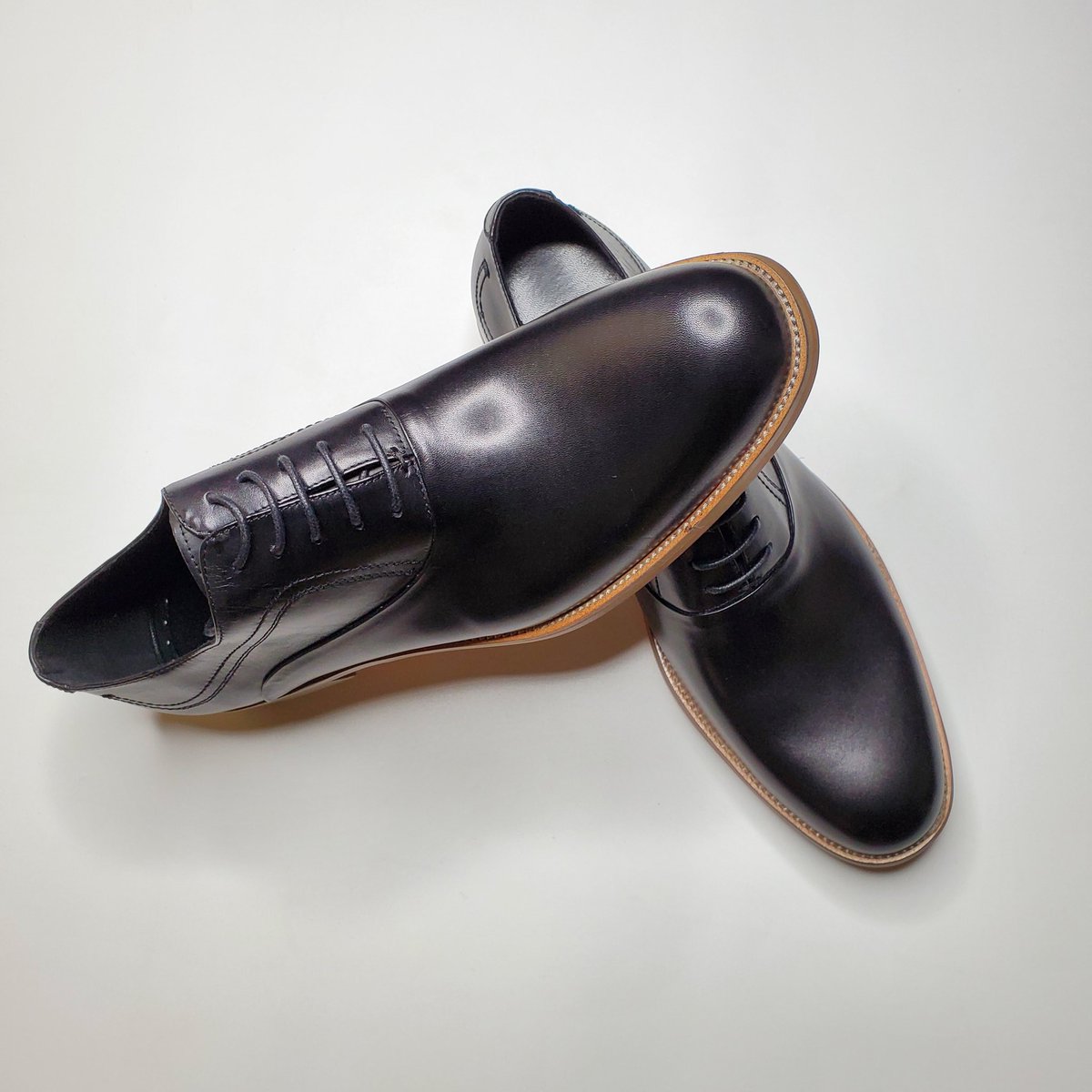 luxclothingug's tweet photo. Clarks Original Mens Leather shoes
Available in sizes 38 to 45
Swipe➡️
SHOP YOUR STYLE, FEEL GOOD WITH US!
Whatsapp +256741961009 / DM 
》TO ORDER 🏷

#luxclothingug #luxmen #shopyourstylefeelgoodwithus #gentlemen #GentlemanBonner https://t.co/dpAc0JJneF