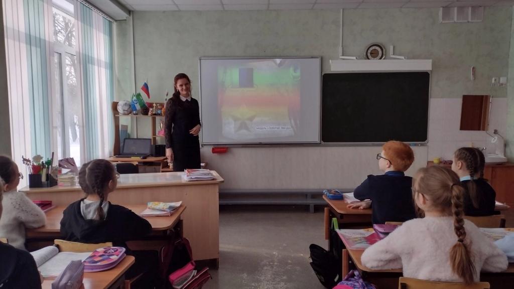 В преддверии 23 февраля в школе прошли беседы, классные часы, посвящённые Дню защитника Отечества

#РДШ #РДШ63 #РДШСамара