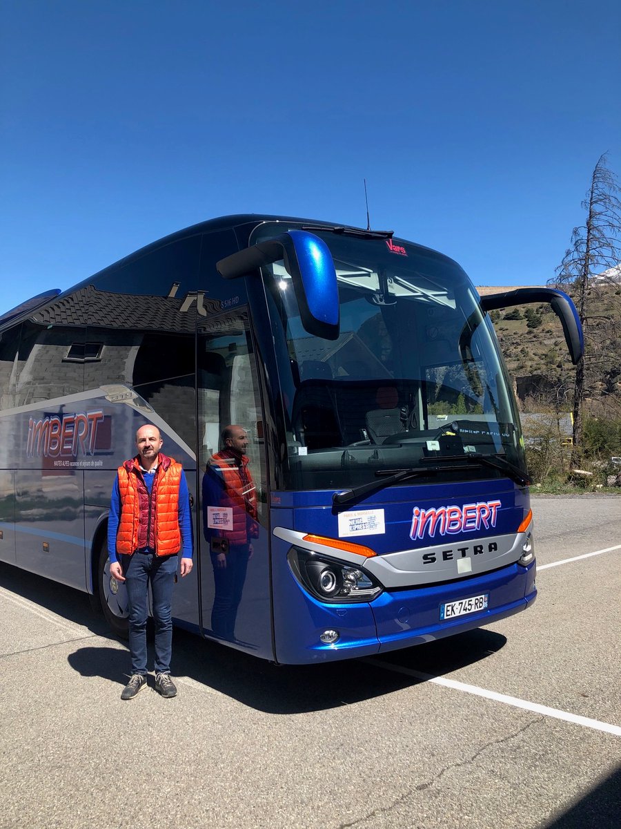 DaimlerBusesFR's tweet image. « Acheter #Setra, c’est choisir un véhicule et aussi privilégier  la relation de confiance dans la durée. Gilles Jarrand est mon interlocuteur depuis plus de 20 ans » affirme Pascal Imbert, Directeur des Autocars Imbert, à la livraison de 2 Setra S516 HD. #ParoleDeClient