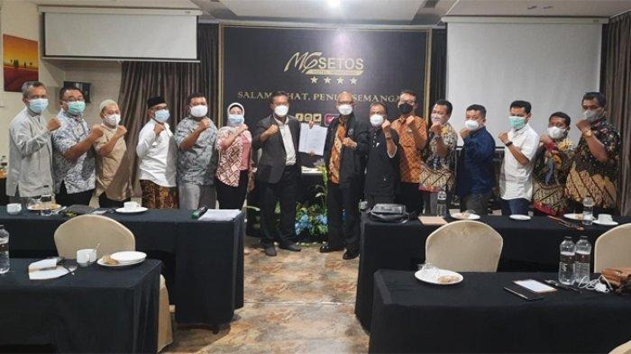 PDI_Perjuangan's tweet photo. Dalam rangka pemantapan RUU Praktik Apoteker, Masyarakat Farmasi Indonesia (MFI) menggelar silaturahmi dengan perwakilan Fraksi PDI Perjuangan DPR di Hotel MGSetos, Semarang, Jawa Tengah, Sabtu (19/2/2022). https://t.co/z2qf7S9Izf