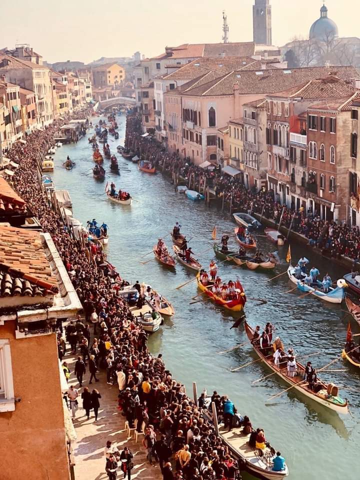 paparosso60's tweet photo. Carnival in Venice is always a good idea 💡😍🎭😊👋 https://t.co/5hSEa1oM72