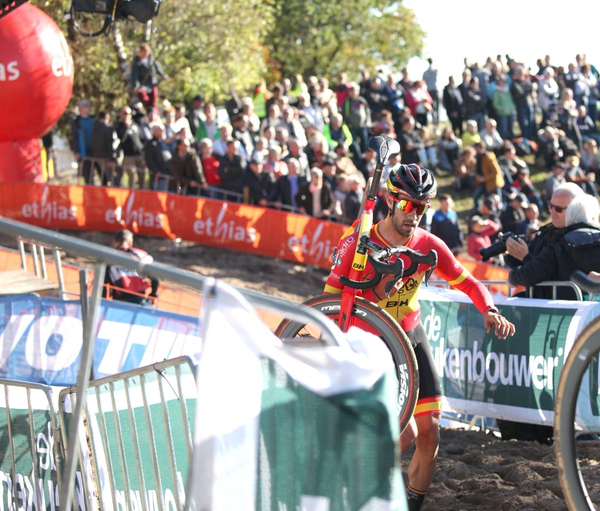Con tanto ajetreo🥵 no hemos despido el CX como se merece☝️🤬

Aquí los numeros de esta temporada 2021/22🗒️🧐

3️⃣5️⃣ (+3) Carreras
6️⃣Paises 🇧🇪🇪🇦🇳🇱🇫🇷🇱🇺🇺🇸
1️⃣0️⃣1️⃣9️⃣Puntos UCI
6️⃣(+3)Victorias
2️⃣ Podiums
5️⃣Top10
1️⃣9️⃣Top20

📸@alvarocycling <a href="/BurgosBH/">Burgos Burpellet BH</a> 💜