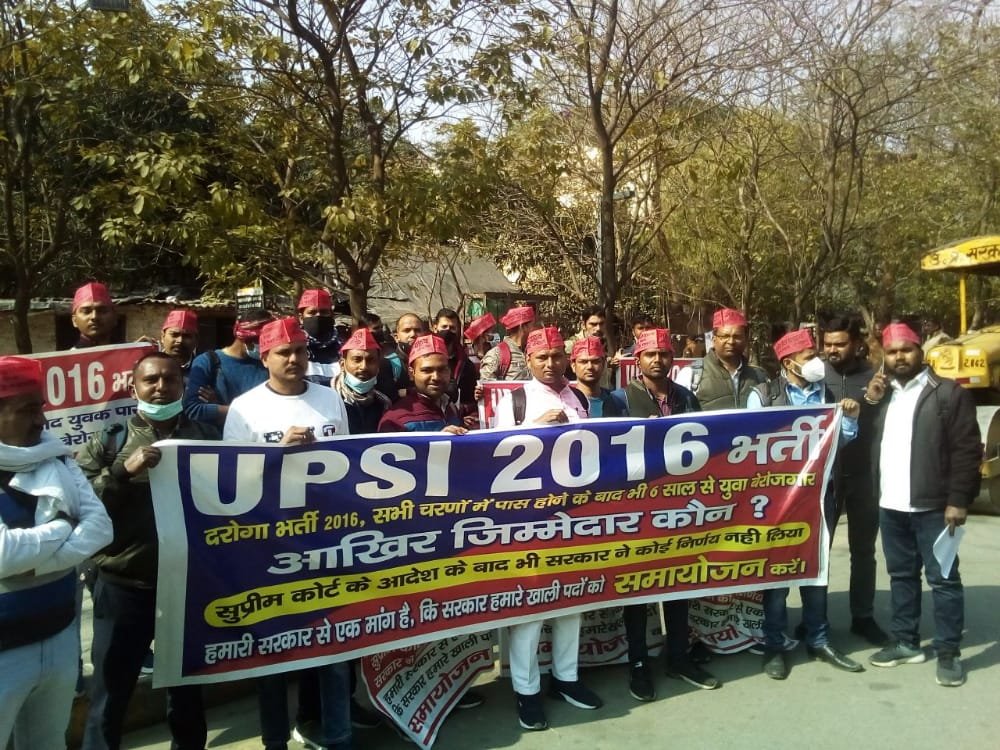 prashantcs90's tweet photo. #उप्रदरोगाभर्ती2016 के सभी 6 साल के लंबे अंतराल के बाद #अतुलकुमारद्विवेदीबनामउत्तरप्रदेशराज्य में सुप्रीम कोर्ट द्वारा सफल घोषित योग्य waiting 967 List 7 अभ्यर्थियों को बची हुई रिक्त 1300 पर भरने की समायोजित करें।जीवन बर्बाद हो रहा।हमारी कोई सुध नहीं ले रहा।🙏न्याय करें। https://t.co/AJEWv8cZE2