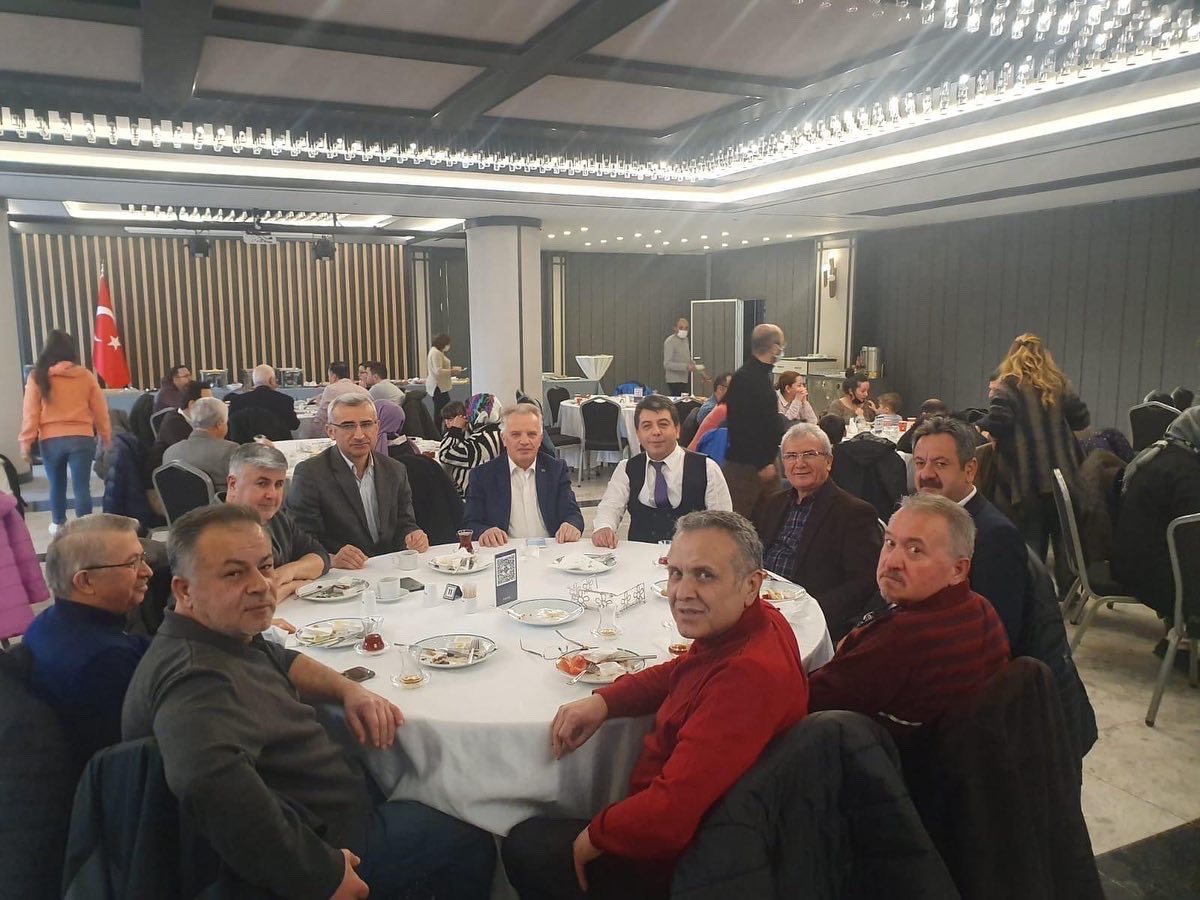 kasderfedankara's tweet photo. ZONGULDAK-BARTIN-KARABÜK-KASTAMONU-SİNOP- ÇANKIRI VE BOLU İLLERİMİZİ İÇİNE ALAN BATI KARADENİZ BİRLİĞİNİN KAHVALTISINDA BULUŞTUK AĞIZ TADINDA GÜZEL BİR SOHBET YAPTIK. https://t.co/scJzrvYMOk