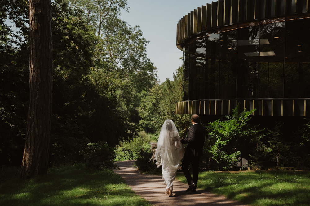 #VenueOfTheDay: Fairyhill is an iconic Georgian mansion boasting a 21st-century style. Nestled within 24 acres of gorgeous grounds, the Grade II listed property boasts old Georgian doors, plush sofas, luxurious velvets and more . oldwallscollection.com 
📷 John Mark Films