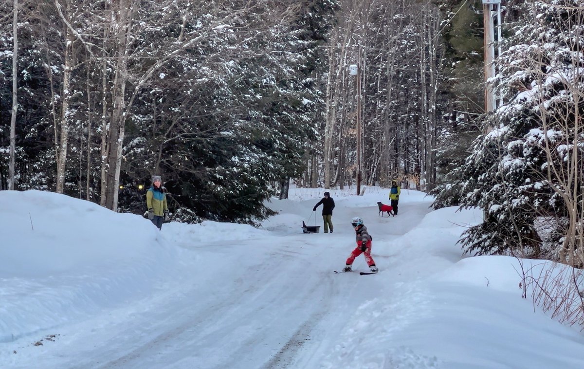 erikosterlund's tweet photo. State of mind is more important than conditions. And s’mores help too. Awesome weekend with great friends. Kids wanted to ski it all. From the summit to Driveways. #RaisedJay https://t.co/jddIiTkKl8