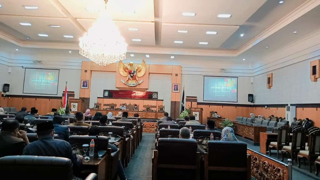 Dprd_Bwi's tweet photo. DPRD Banyuwangi Gelar Paripurna Internal Perubahan Alat Kelengkapan Dewan
Banyuwangi-DPRD Kabupaten Banyuwangi menggelar rapat paripurna internal dengan agenda perubahan komposisi pimpinan dan Alat Kelengkapan Dewan (AKD) pada hari Senin 21 Februari 2022.
https://t.co/j1xPJmq102 https://t.co/6lYlaOTegz