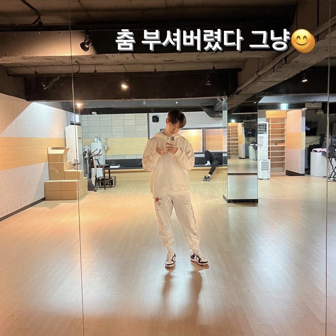 5comma27's tweet photo. 댄스토리~🕺🕺 https://t.co/XWCOiWFhM3