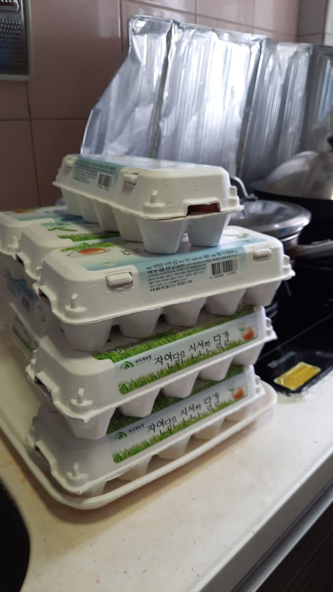 terryfung1990's tweet photo. DAY2 : Gotta finish all the eggs soon. Another round of protein pls🥚🍳 
@beyondeggs_nft https://t.co/OrVQpmk7on