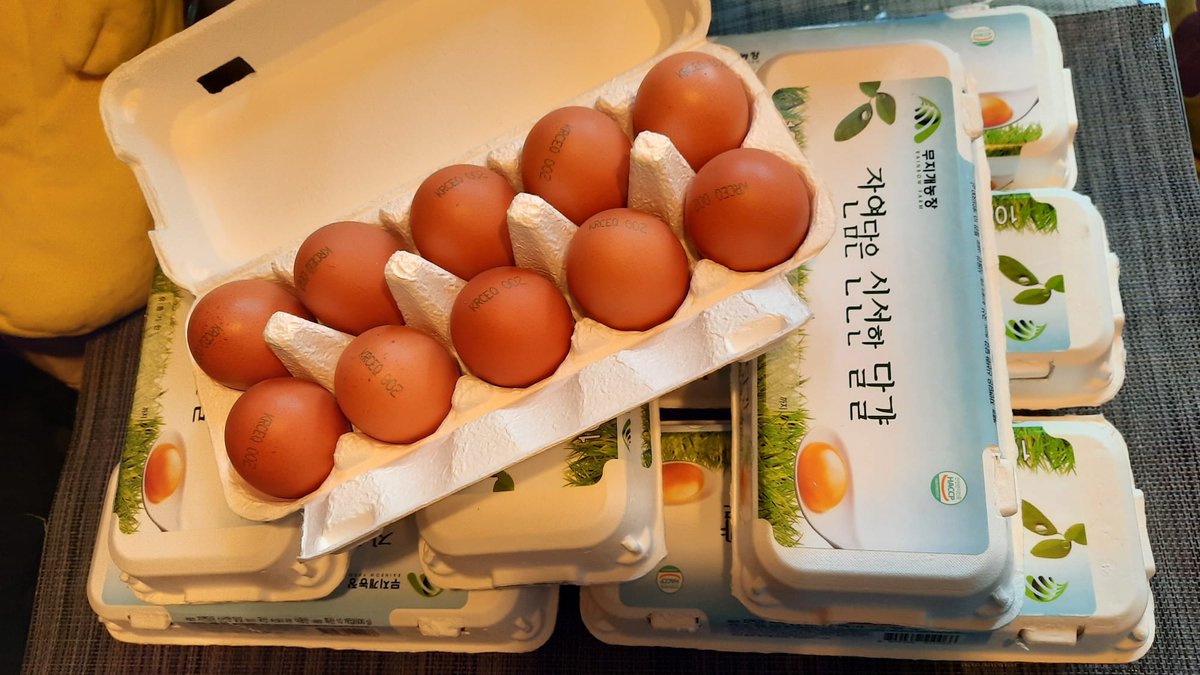 terryfung1990's tweet photo. DAY2 : Gotta finish all the eggs soon. Another round of protein pls🥚🍳 
@beyondeggs_nft https://t.co/OrVQpmk7on