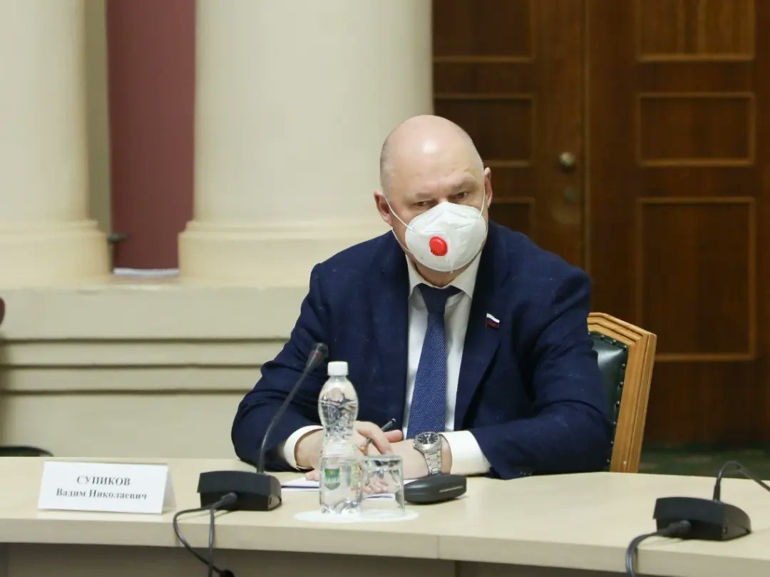 Вошел в состав оперативного штаба помощи эвакуированным жителям из ДНР и ЛНР под председательством Губернатора Пензенской области Олега Владимировича Мельниченко.
Были рассмотрены вопросы организации приема, размещения и обеспечения предметами первой необходимости граждан.