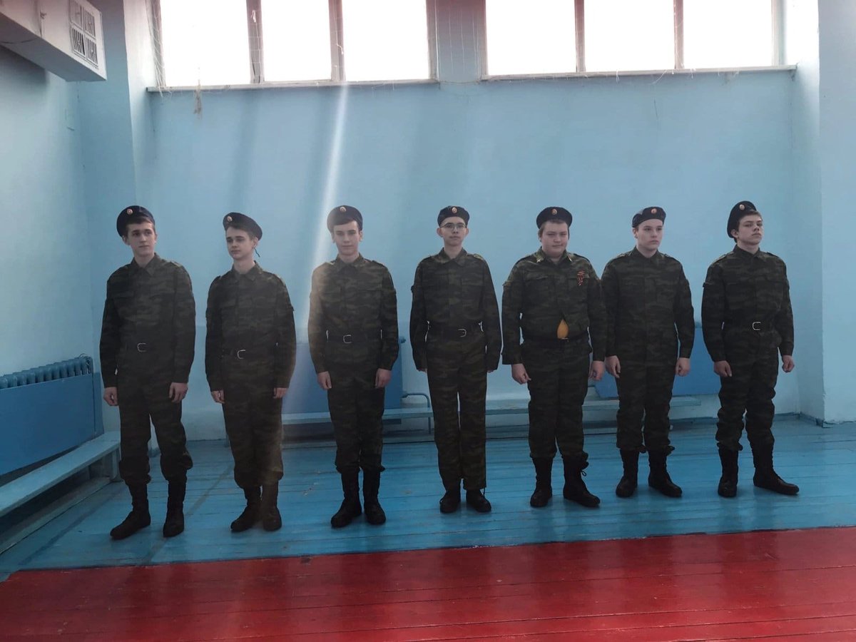 edupress7's tweet photo. В ГБОУ СОШ пос. Волжский Утёс прошёл школьный этап военно-спортивной игры «Зарница Поволжья».
«Зарница Поволжья» — испытание на силу, ловкость и знания. А ещё это экзамен на сплочённость, командный дух. https://t.co/iBPhNDNKtJ