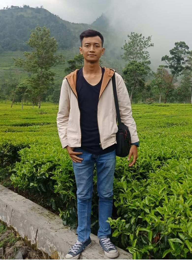 fitriachandreva's tweet photo. @hairul0319 @ndah_kha jangan kak dia penipu siap memeras kamu jangan sampe terjebak
ini wajah asli penipunya
uda jadi DPO skrg bahaya... https://t.co/RIBynQRZbU