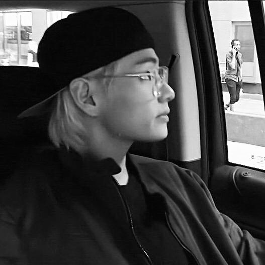 taehyung pics tweet media