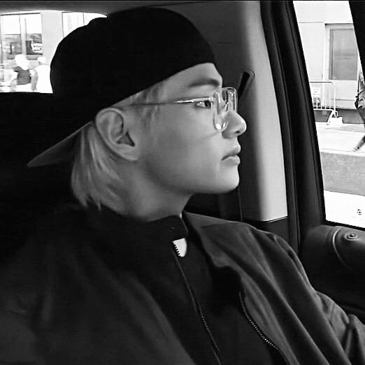 taehyung pics tweet media