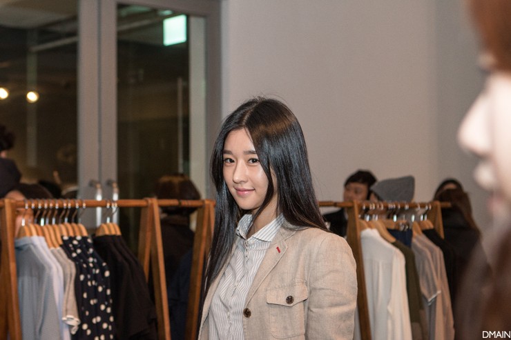 _WithYeaji's tweet photo. [옞사진] #서예지 #SeoYeaji #SeoYeji

📸 : 유니클로 UNIQLO × INES DE LA FRESSANGE 2016 S/S
🗓️ : 2016.01.07
🪧 : 호림 아트 센터 ㅡ HORIM ART CENTER https://t.co/pIKHxwS1aZ