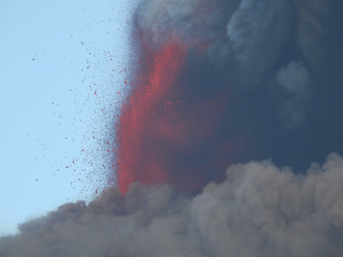 Another incredibly spectacular, powerful paroxysm at the Southeast Crater on #Etna, 21 February 2022