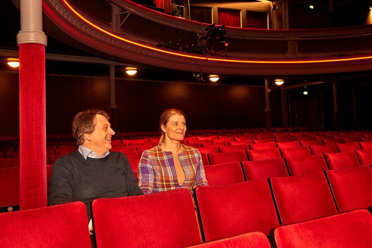 aalborgteater's tweet photo. Tak for besøget @AneHalsboe 🎭 https://t.co/QjaFwWPrcz