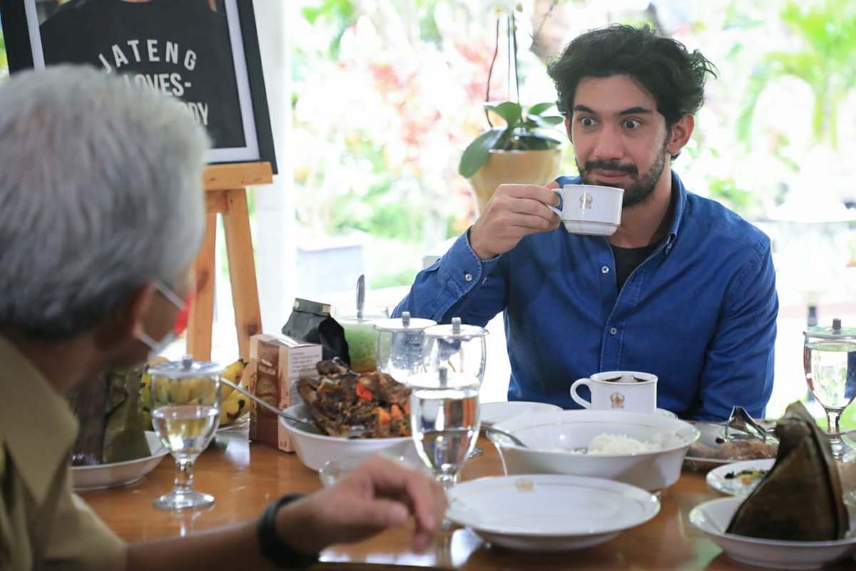 Reza Rahadian Temui <a href="/ganjarpranowo/">Ganjar Pranowo</a>, Rencana Gelar Malam Nominasi FFI di Borobudur 

Borobudur dipilih karena destinasi yang sangat ikonik. Pelaksanaan di Borobudur juga menjadi awalan untuk menyentuh wilayah serupa. Sebab selama ini malam nominasi FFI selalu digelar di gedung.