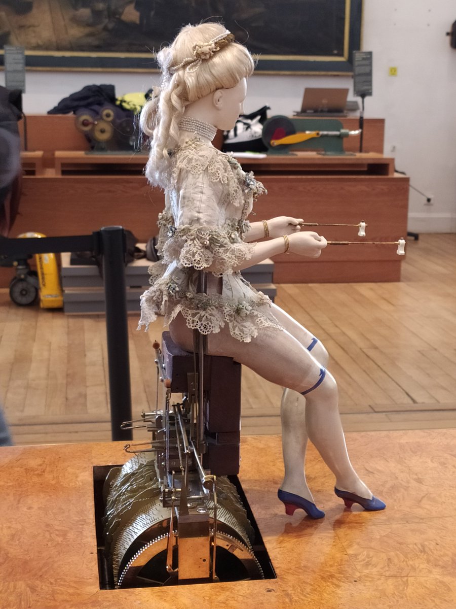 Musée des Arts Métiers tweet media