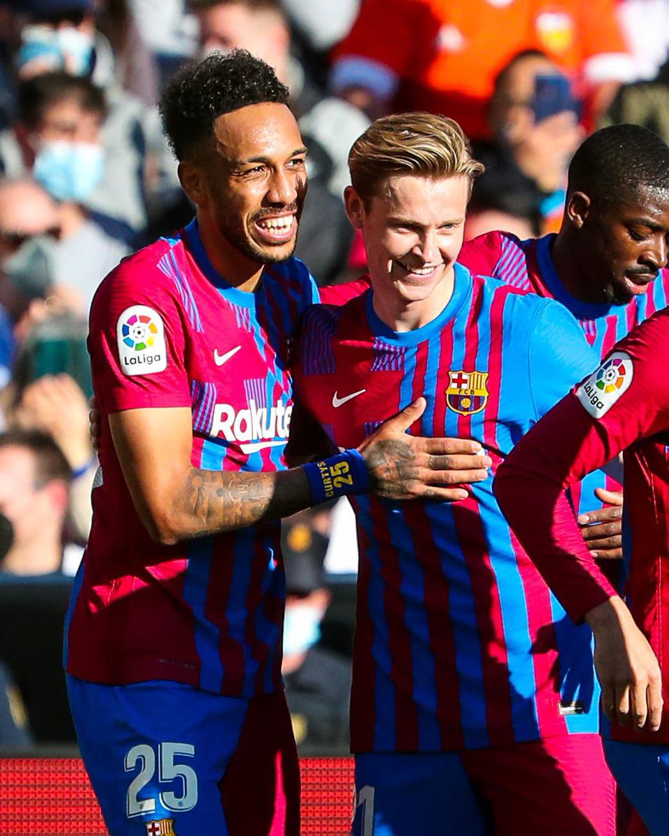 DeJongFrenkie21's tweet photo. Good win away from home💙❤️ https://t.co/fT1mD4mTis