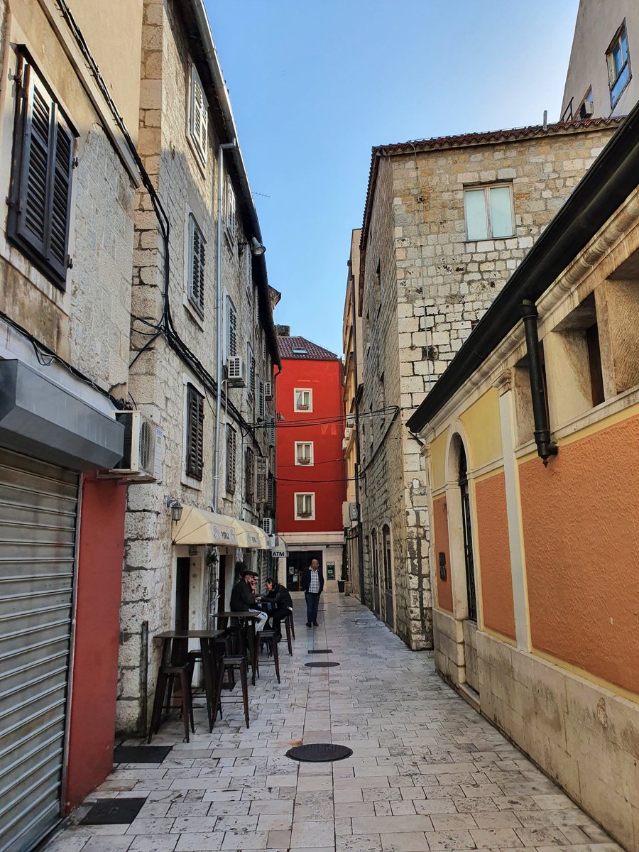 The side streets of Split are great fun exploring with lots of details to see.  

#split #Croatia #sidestreets