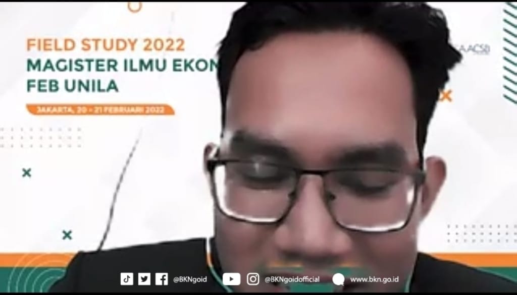 BKNgoid's tweet photo. Sejumlah mahasiswa magister Ilmu Ekonomi, Fakultas Ekonomi dan Bisnis Universitas Lampung berkesempatan berdiskusi seputar arah kebijakan manajamen ASN saat ini lewat Audiensi Virtual BKN, Senin (21/2/2022). https://t.co/81adVRcpjB