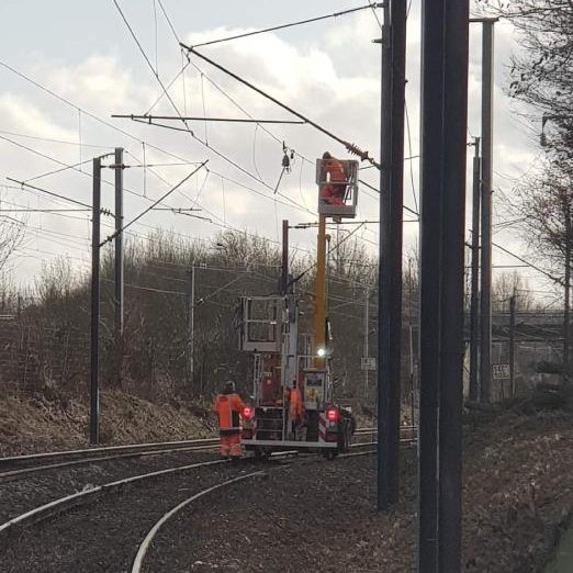 Tempêtes #Eunice &amp; #Franklin: nos équipes sont à pied d'œuvre pour réparer les dégâts causés par les vents violents sur les infrastructures ferroviaires et permettre une reprise progressive des circulations en toute sécurité dans le Nord de la France.
